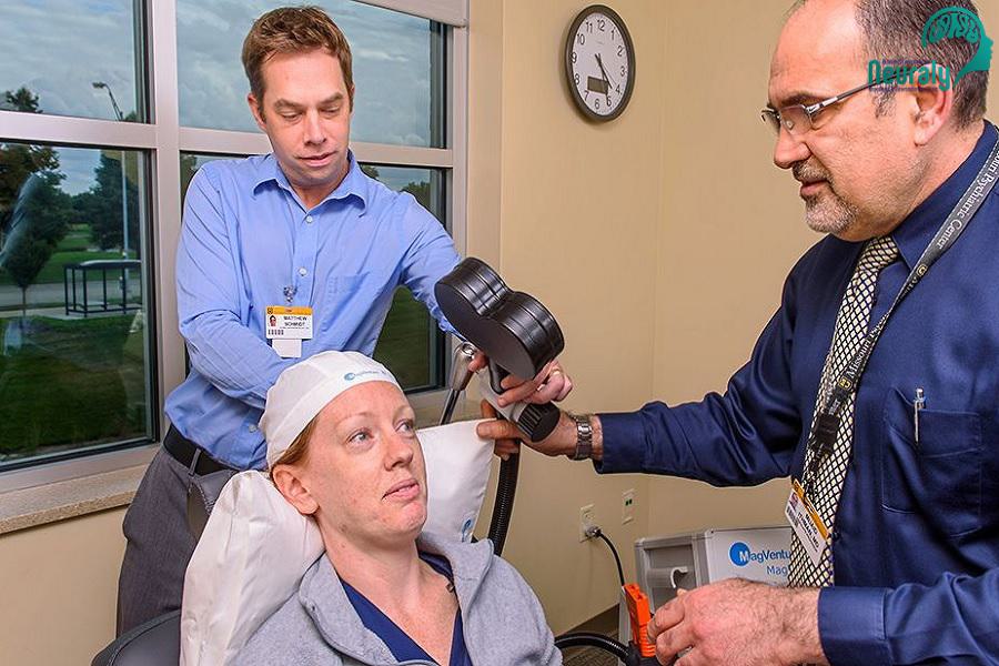 درمان افسردگی با rTMS | درمان موثر برای بازگشت امید به زندگی 2 تشخیص نهایی افسردگی برای همه افراد روش مناسب نیست.