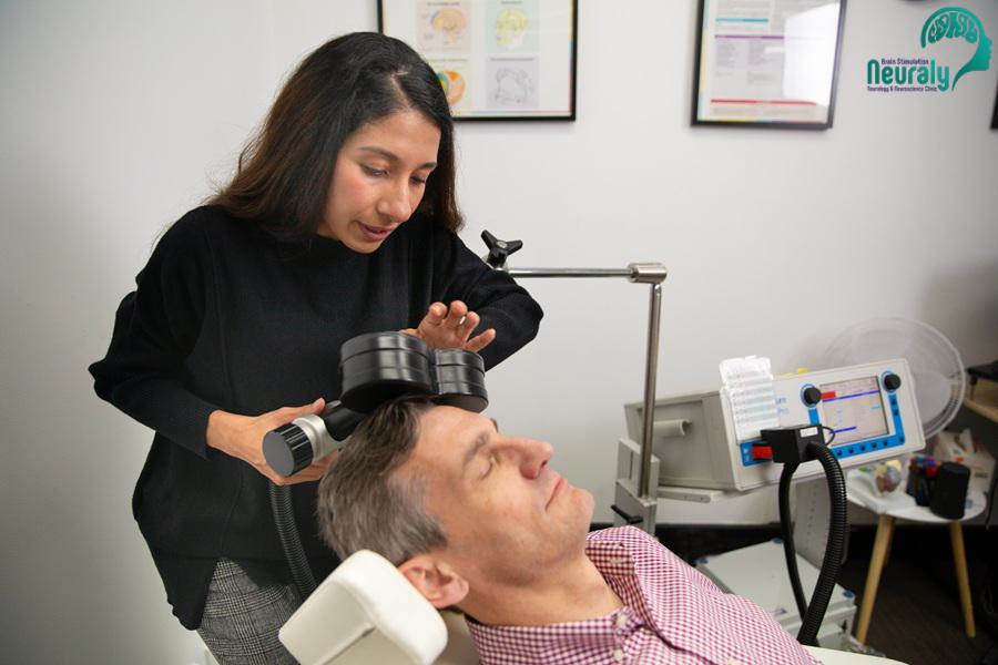 درمان هراس با rTMS | راه حلی جدید برای غلبه بر حملات پانیک 2 برای حصول اطمینان از ایمنی، درمان باید از طریق بهترین نتیجه درمان انجام شود.